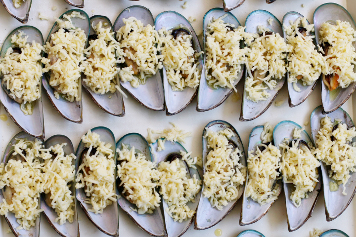 Simple Sunday Snack: Cheesy Baked Tahong (Mussels)